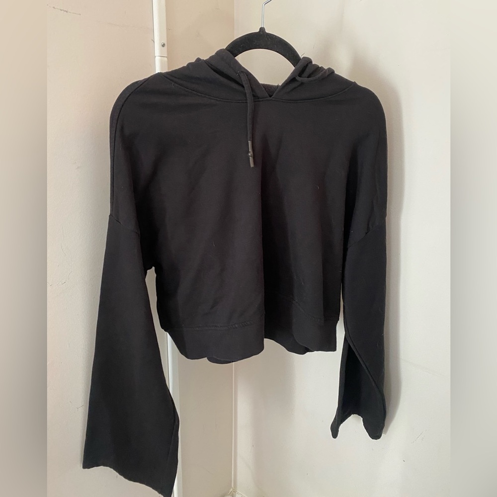 GUESS cropped hoodie with flare sleeve